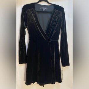 Clover and Sloane‎ Black Velvet Long Sleeve V-Neck Wrap Mini Dress T7309M-CS 2